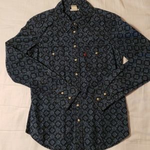 Levi's women snap button shirt